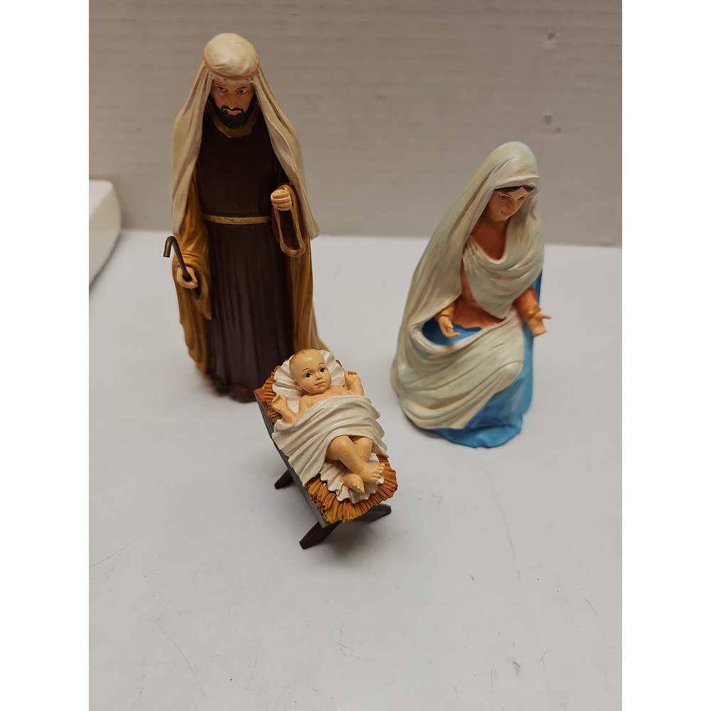Joseph, Mary, Baby Jesus Hawthorne Village St. Peter's Square Nativity Set - Picture 1 of 11